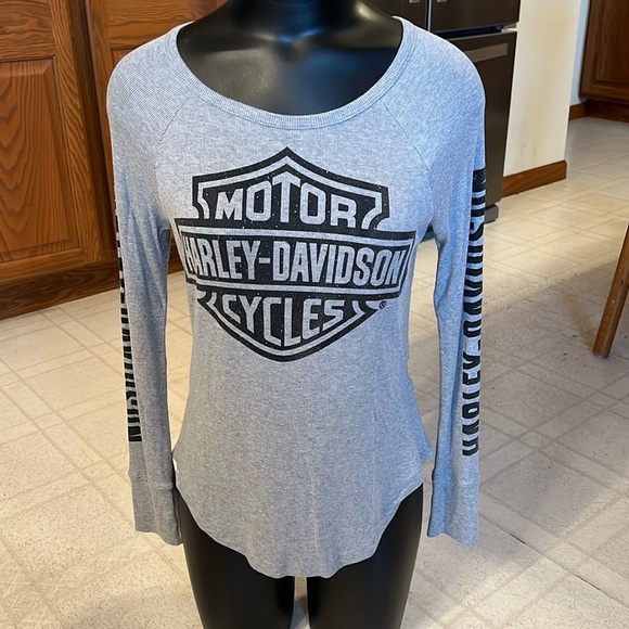 Harley-Davidson Tops - Harley Davidson women’s ribbed long sleeve. Size medium.